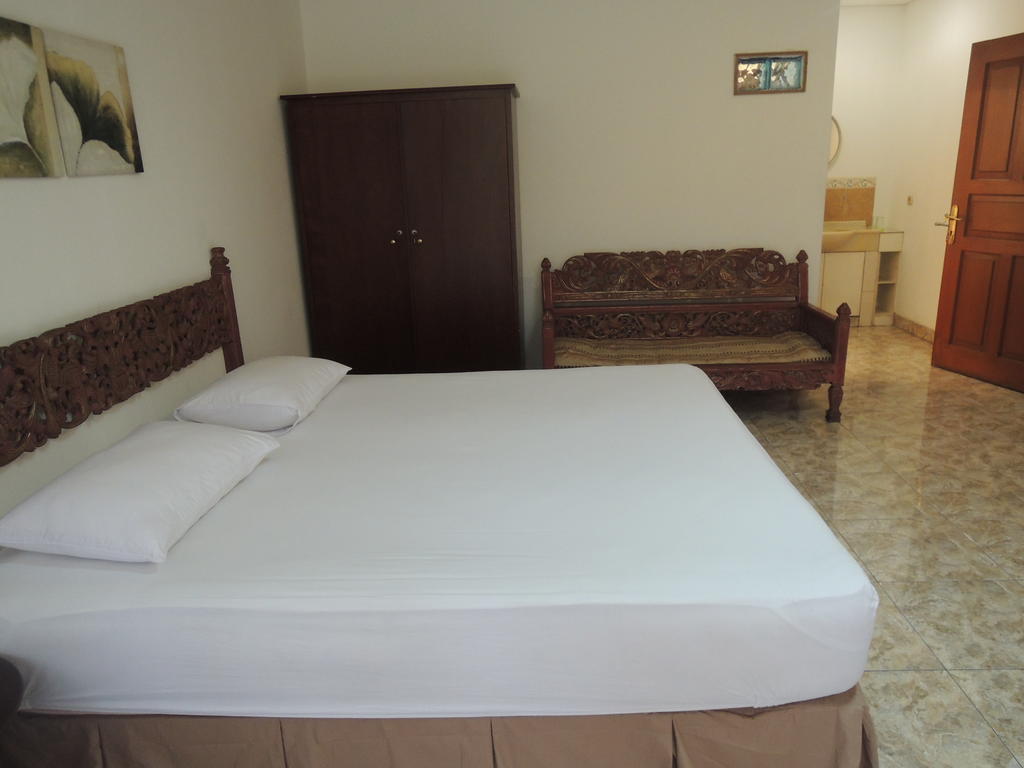 Rumah Polonia Guest House Jakarta Exterior photo