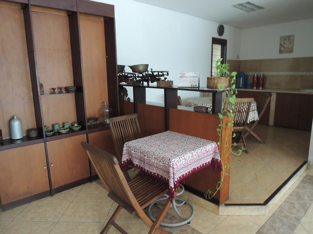 Rumah Polonia Guest House Jakarta Exterior photo