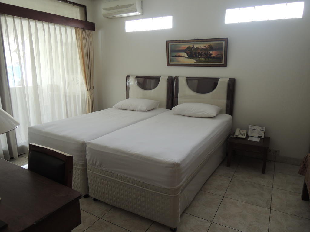 Rumah Polonia Guest House Jakarta Exterior photo