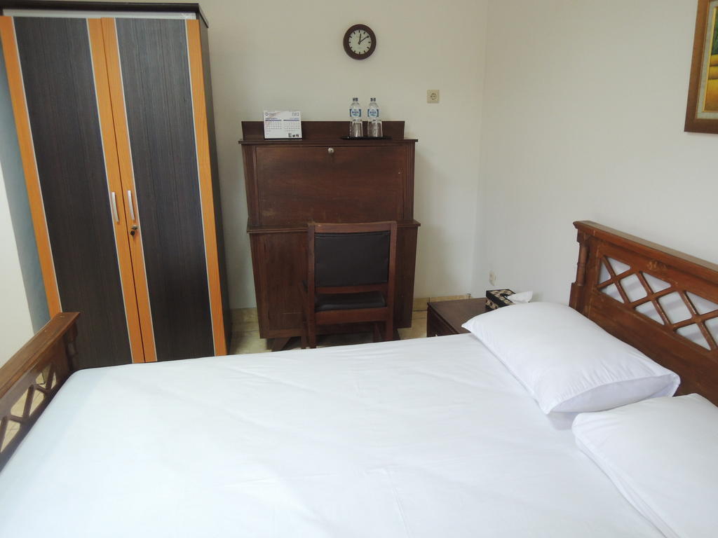 Rumah Polonia Guest House Jakarta Exterior photo